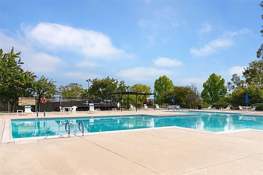 listing image 130720257876016870510