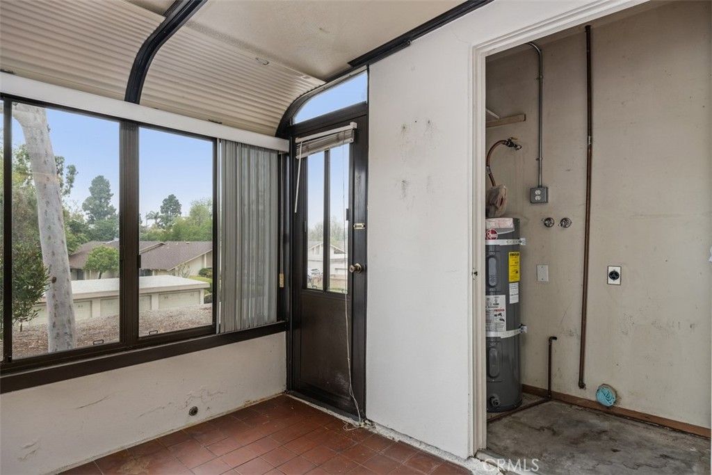 listing image 130720381083818555568