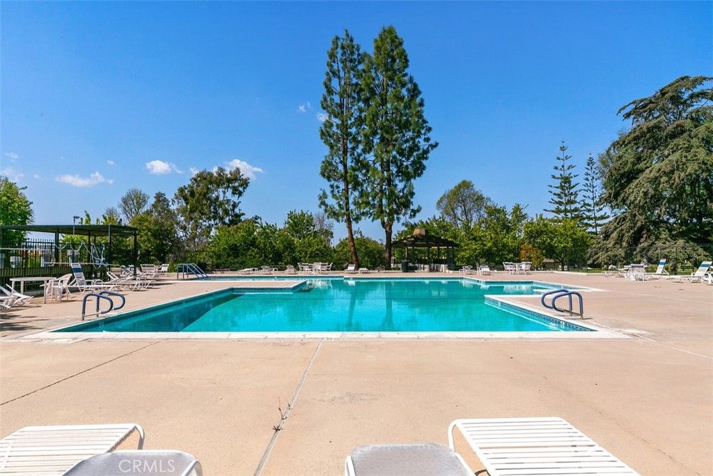 listing image 130723541906766597155