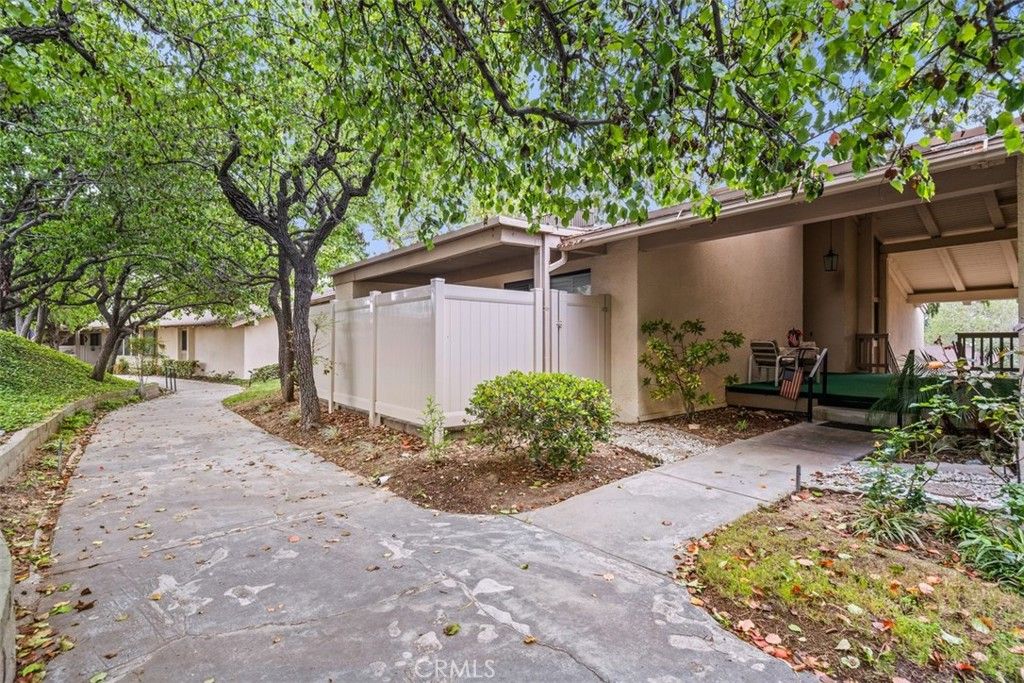 listing image 130724387394355570752