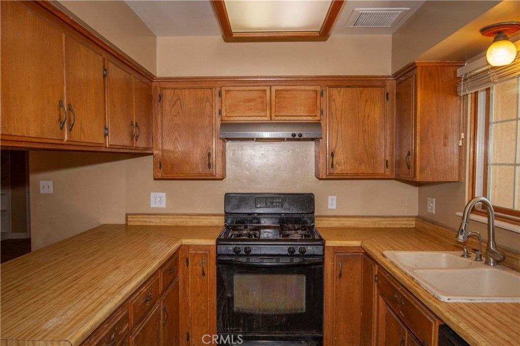 listing image 130722695630282742461