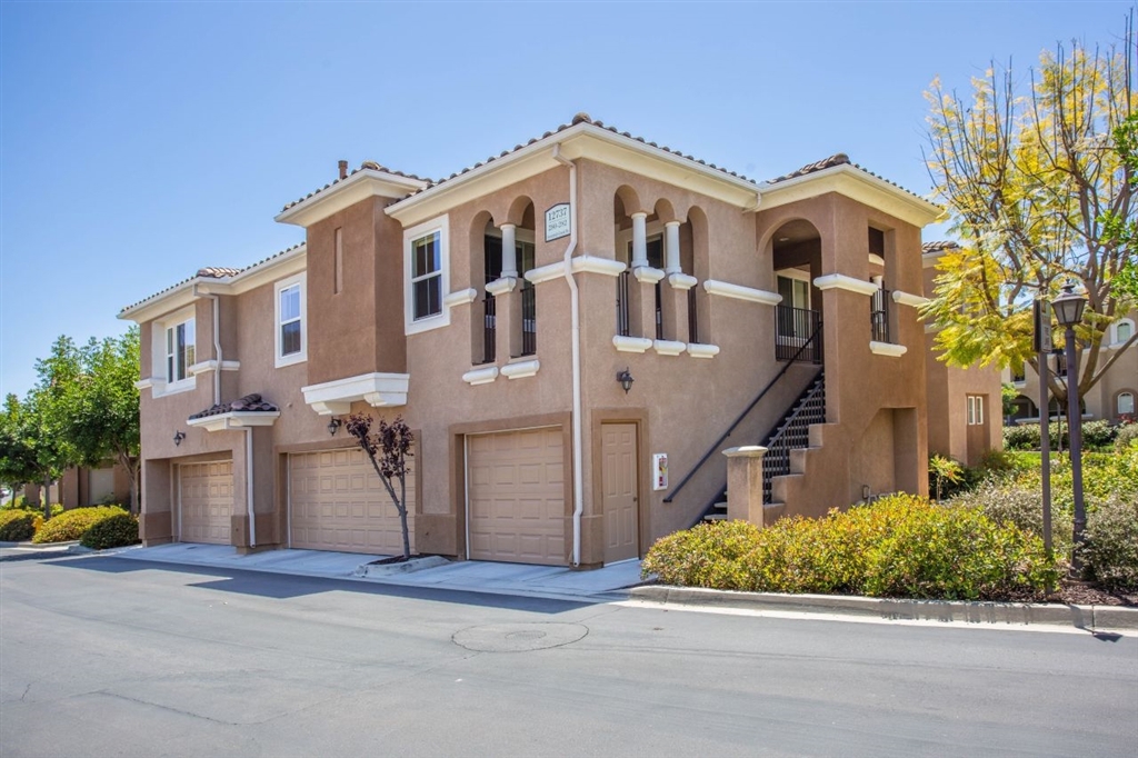 Excellent, quiet location in the Savannah Terrace community....This single level floorpan features 2 bedrooms, 2 bathrooms PLUS a 1 car garage. Move in ready with granite countertops, neutral tile and carpet flooring, cozy living room fireplace, washer, dryer, refrigerator and a private balcony. Community amenities include pool, spa, tennis courts, fitness center, steam room, sauna and more. Neighborhoods: Savannah Terrace Complex Features: ,,,,, Sewer: Sewer Connected