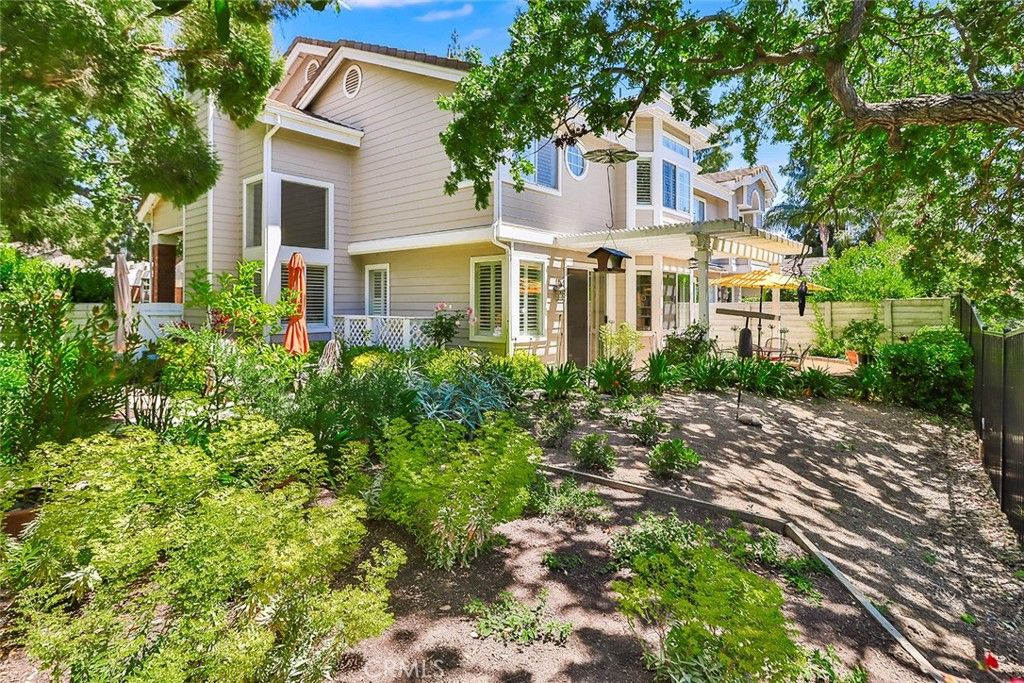 listing image 130725383193925925574