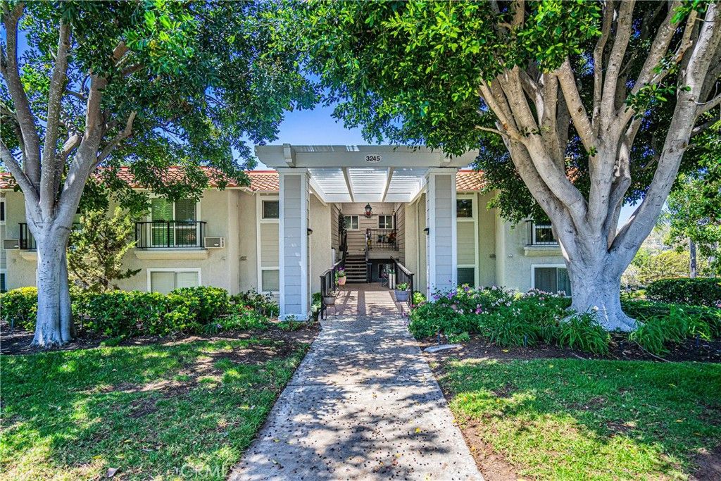 listing image 130722752092944431547
