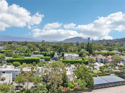 A home in Studio City