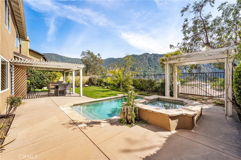 16 Mountain Laurel Way