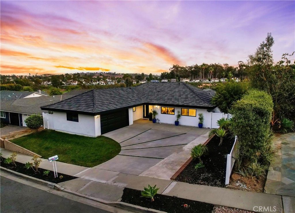 listing image 130722777856033241732