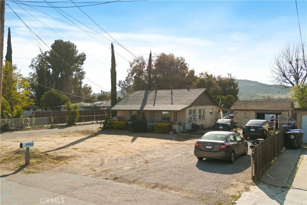listing image 0