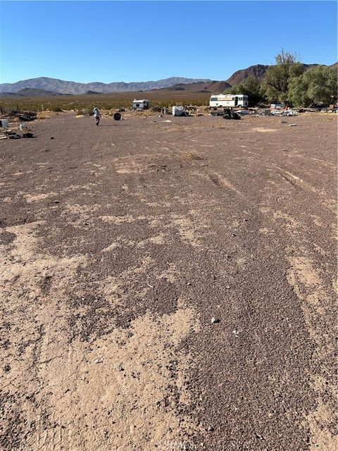 Photo of 46262 Magney Lane, Newberry Springs, CA 92365 (MLS # HD25000260) Photo of 46262 Magney Lane, Newberry Springs, CA 92365 (MLS # HD25000260)