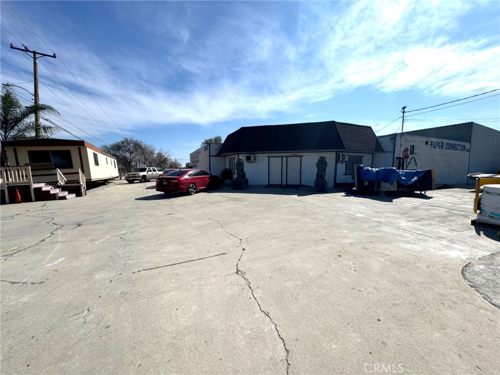 1557 W Rialto Avenue