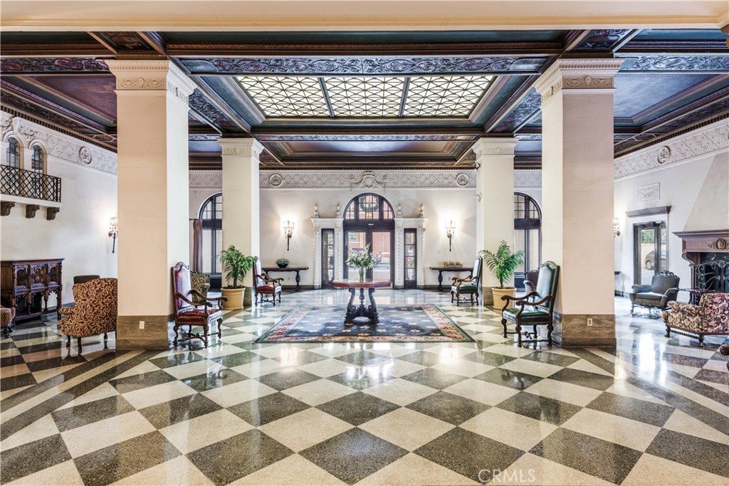315 W 3rd Street 605