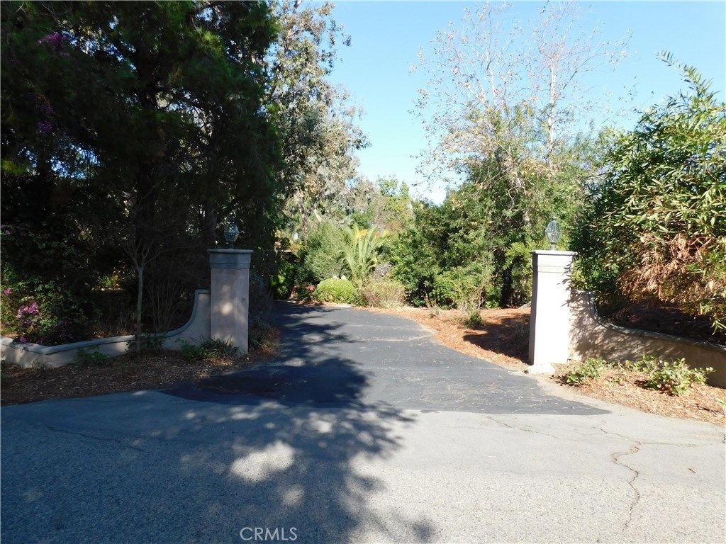 listing image 130726463109141757773