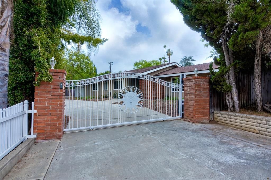 listing image 130723665850856367333