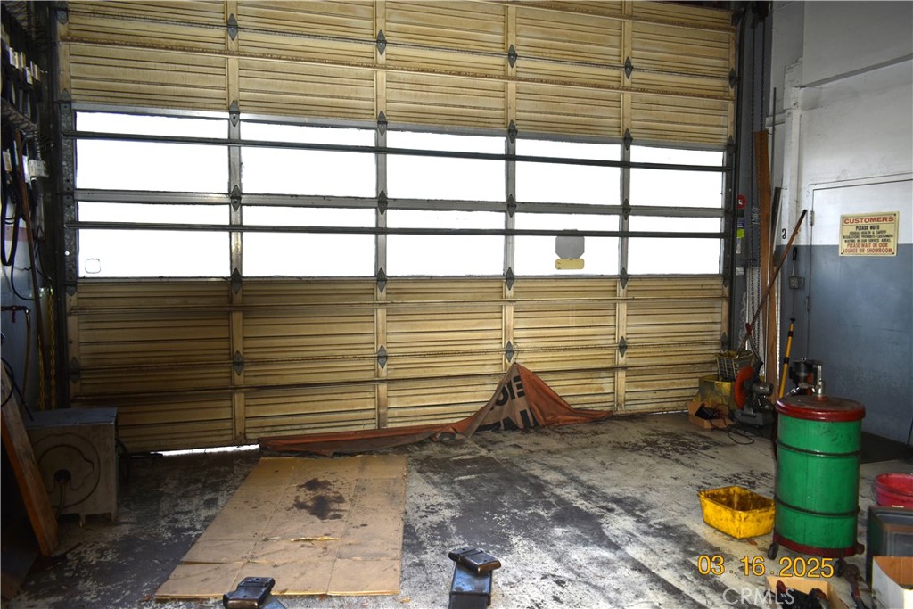 51 Auto Center Dr 27