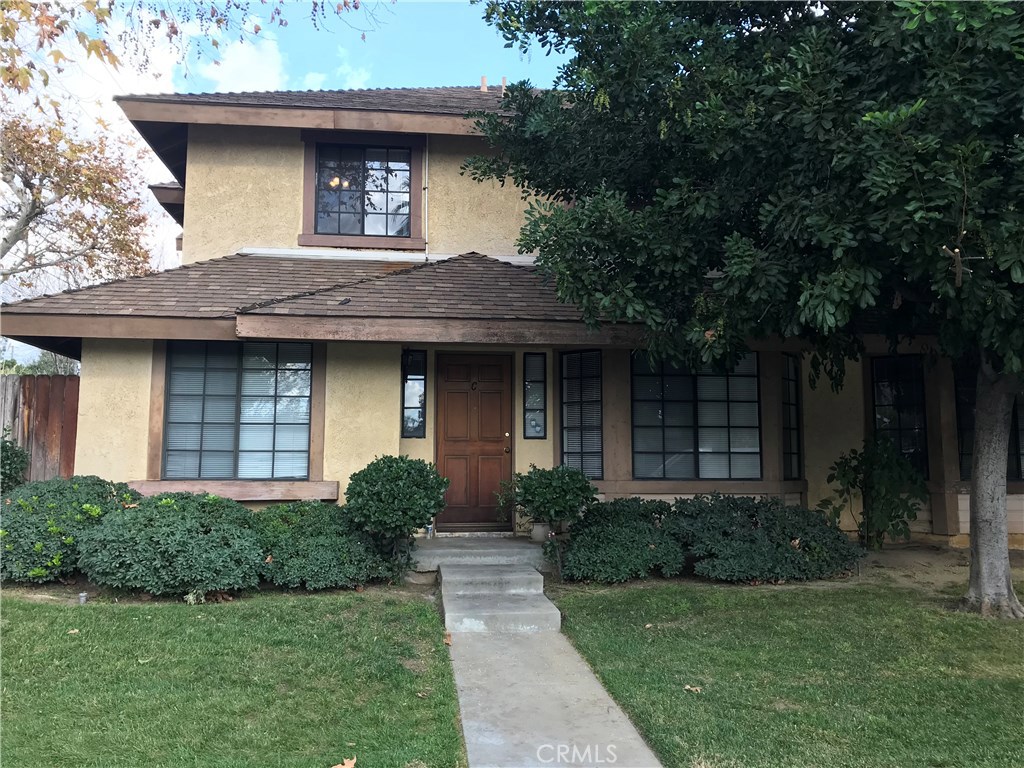 Immaculate townhouse located on a quiet & beautiful tree line street, close to Monrovia downtown. Walking distance to all the good restaurants, markets and bus stop on Huntington Drive. New paint inside, new carpets upstairs & wood floors downstairs. Good size of 3 bedrooms & 2.5 bathrooms, laundry room next to the kitchen, 2 car attached garage with private back yard. Central Air & Heat. Owner request no pets allowed.