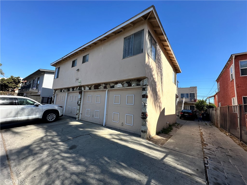 758 Cerritos Avenue
