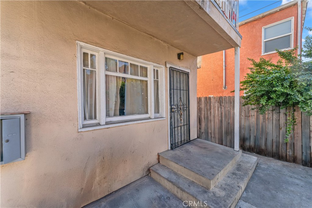 758 Cerritos Avenue