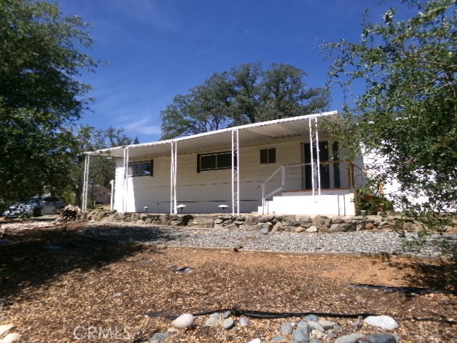 Home in nice condition, new water heater, new roof and water heater. owner says passed termite inspection. Buyer to be approved by park management after offer accepted. Buyer to check with park as to space rent. Seller would like Timos Title