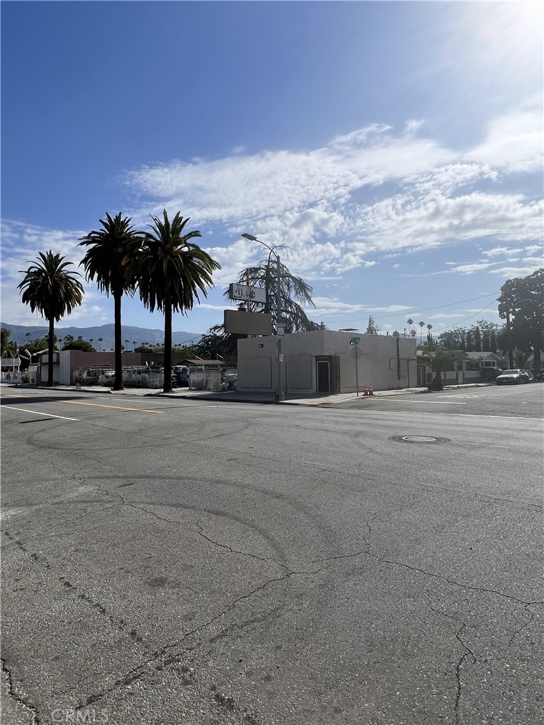 EXCELLENT LOCATION near the 210 and 215 freeway!!! GREAT OPPORTUNITY for office or retail space. Upon entering the building you will walk into a reception window with a door to the left that leads to a large conference room or waiting area. Conference room leads to a reception area with bathroom, a laundry room/storage room, potential space for a kitchen, and a second bathroom with separate shower space. The building is approximately 1168 square feet and includes CENTRAL AC with a LARGE LOT of 6825 square feet. Come see for yourself, this will not last!!!