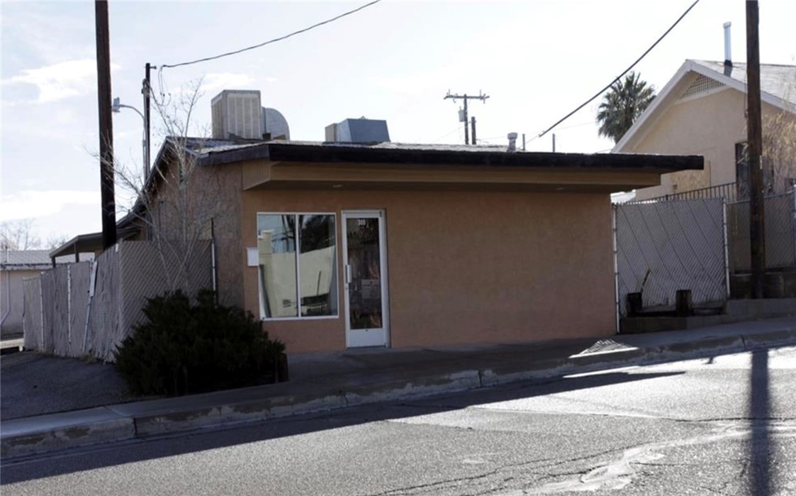 OWNER WILLING TO FINANCE!! Welcome to an outstanding investment opportunity that is in need of some TLC within the growing community of Barstow, CA! This ideal lot has around 936 square feet for an office building on a 5,000 square foot parcel with plenty of space for a variety of commercial purposes.
The land is designated for a variety of uses, providing an extensive range of options for business owners wishing to establish a presence in this raising city. In addition, the property is two blocks from Main Street and less than a mile from the 15 Freeway. Great for major transportation routes and a highly visible location for your business. Get started on your future business now!