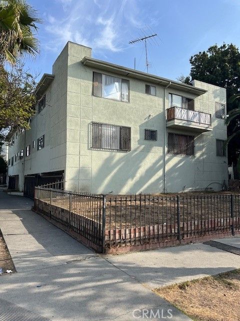 Photo of 1184 N Berendo Street, Los Angeles, CA 90029 (MLS # AR24248488)