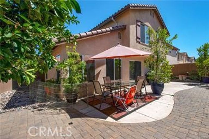 This beautiful 3-bedroom home in Oceanside is situated on a CORNER LOT within the HIGHLY DESIRABLE Rancho Del Oro community of Belamar. CLOSE TO BEAUTIFUL BEACHES, harbor, and fine dining Oceanside is famous for. This is a turn-key home just a short and easy walking distance to shopping center and is close to transportation (QUICK ACCESS to HWY 76 and the I-5). This home has vaulted ceilings in living room, family room & master bedroom, has gas fireplace in family room. This home has an ATTACHED 2-CAR GARAGE and SPACIOUS DRIVEWAY.