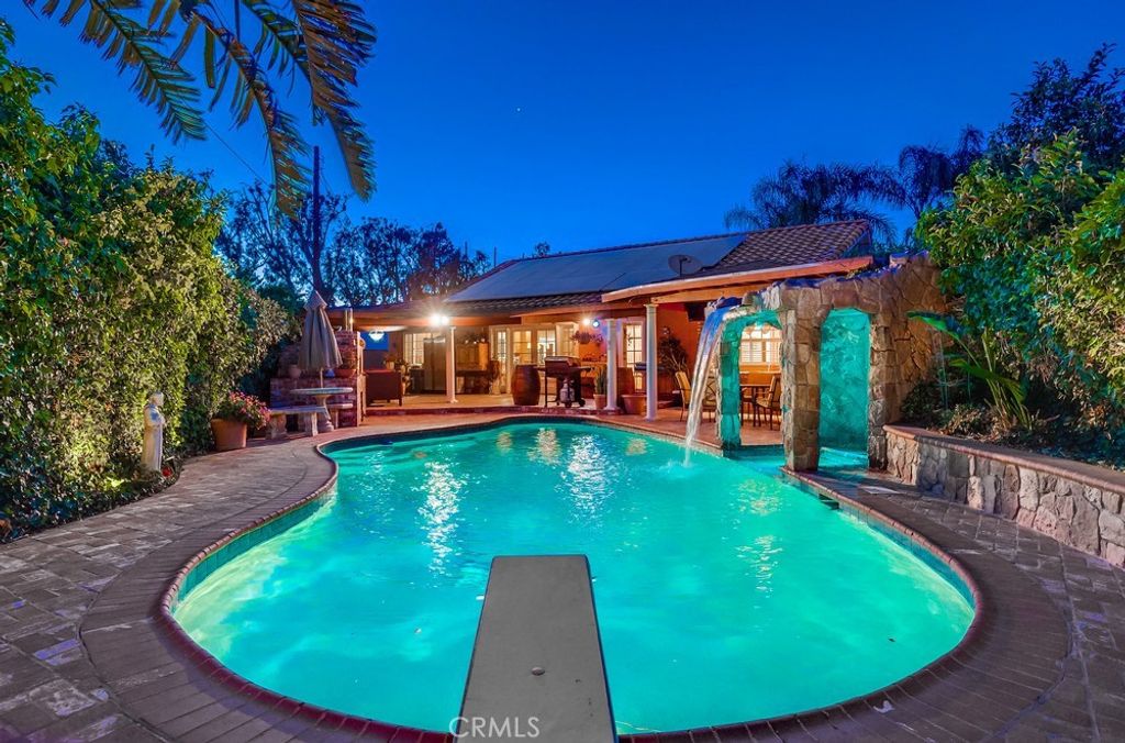 listing image 130727272385881827538
