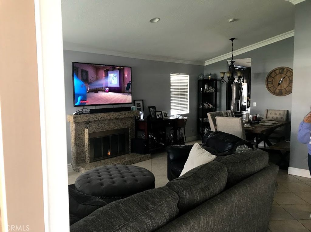 listing image 130729572891093773382