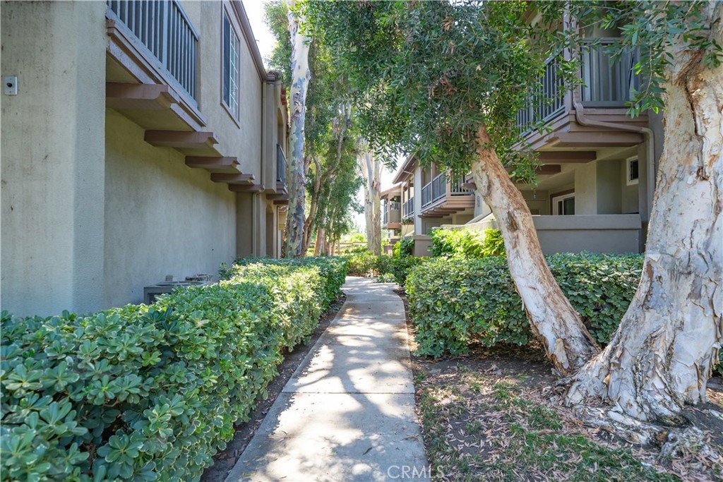 View Tustin, CA 92782 condo