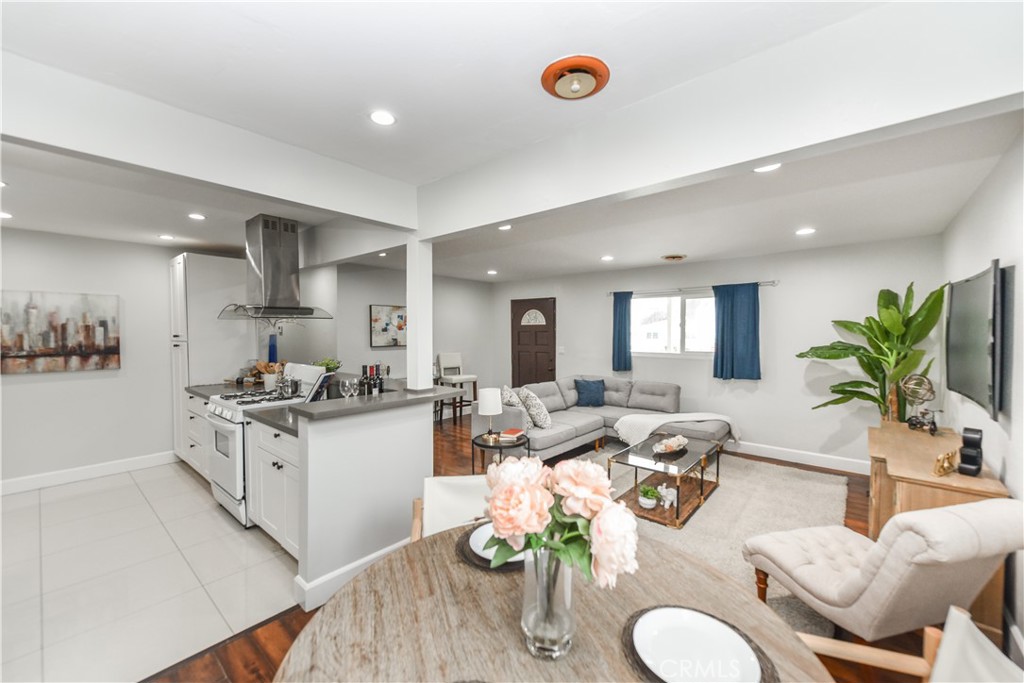 Photo 4 of 24 of 1414 Escalada Avenue house
