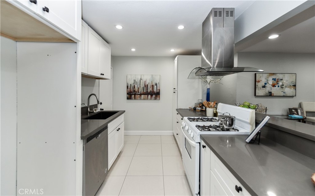 Photo 6 of 24 of 1414 Escalada Avenue house