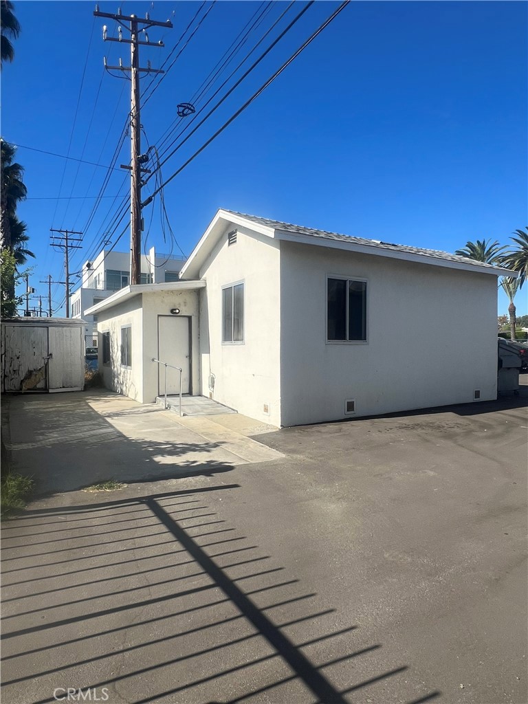 Properties 3 1022 1028 W Burbank Boulevard