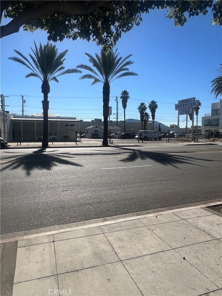 Properties 1 1022 1028 W Burbank Boulevard