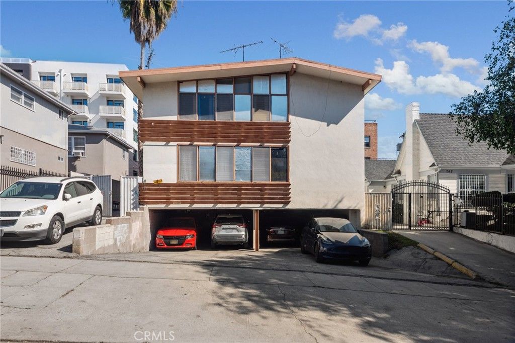 listing image 0