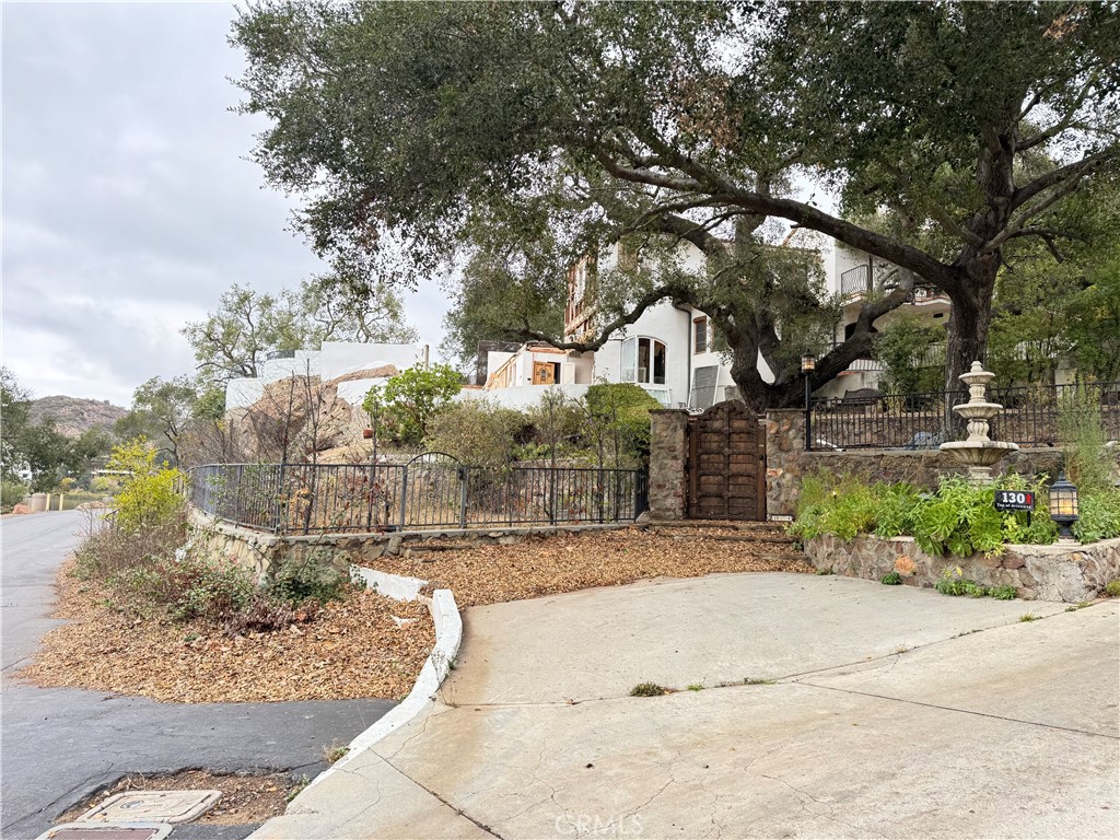 Properties 3 124 Lower Lake Road