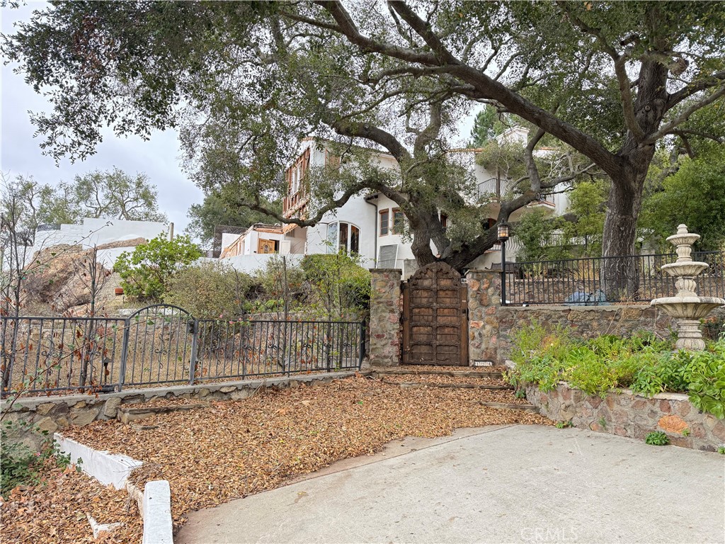 Properties 4 124 Lower Lake Road