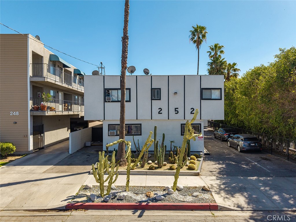 252 W Elm Avenue
