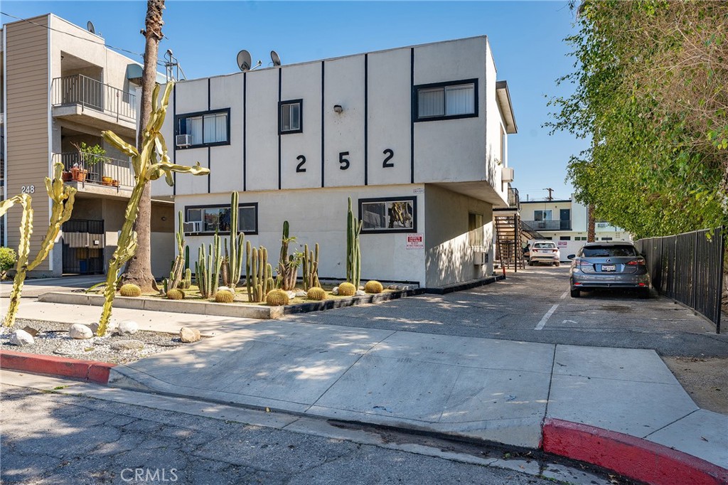252 W Elm Avenue