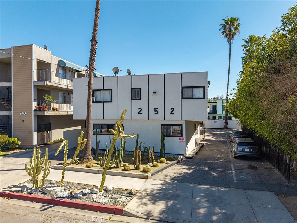 252 W Elm Avenue