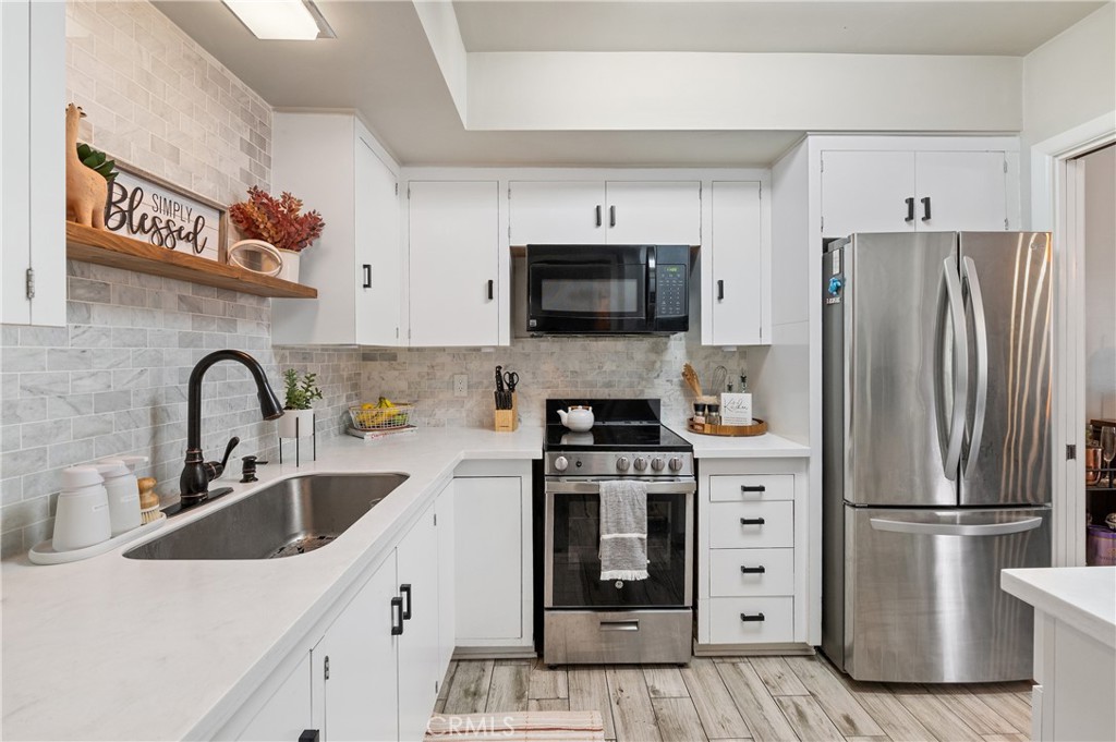 ,Meredith Manor - Residential