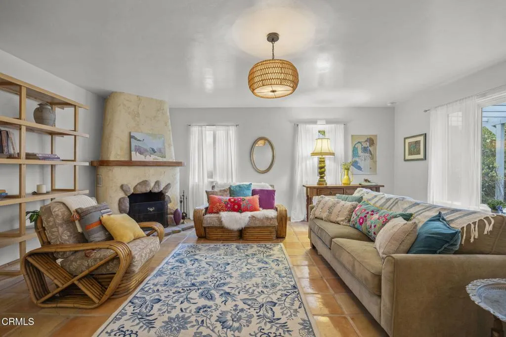 Ojai, California 93023, United States, 2 Bedrooms Bedrooms, ,2 BathroomsBathrooms,Residential,Active,98372