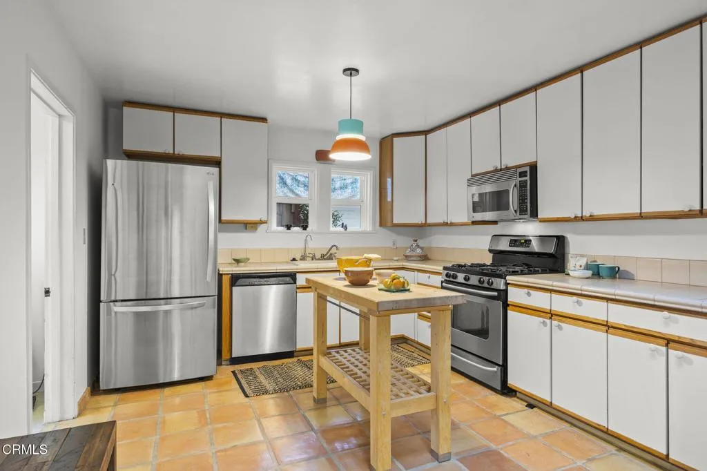 Ojai, California 93023, United States, 2 Bedrooms Bedrooms, ,2 BathroomsBathrooms,Residential,Active,98372