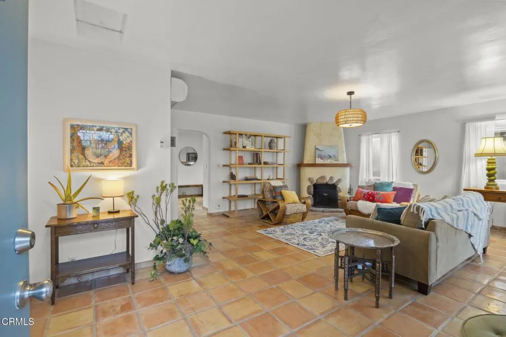 Ojai, California 93023, United States, 2 Bedrooms Bedrooms, ,2 BathroomsBathrooms,Residential,Active,98372