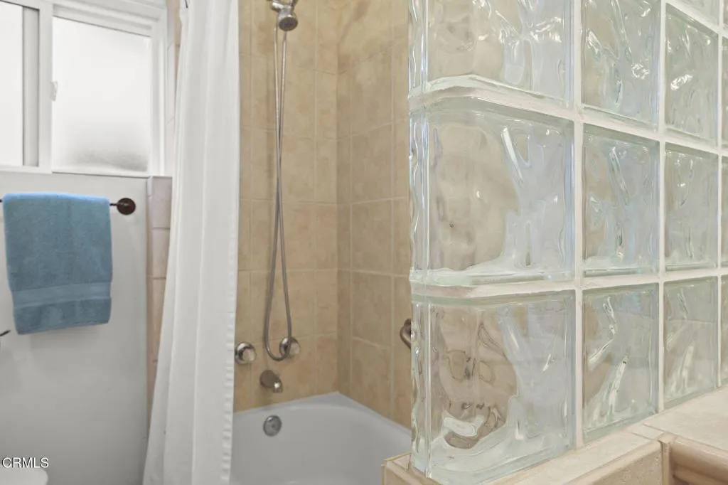 Ojai, California 93023, United States, 2 Bedrooms Bedrooms, ,2 BathroomsBathrooms,Residential,Active,98372