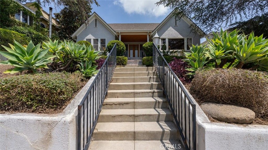 listing image 130726142936378419201
