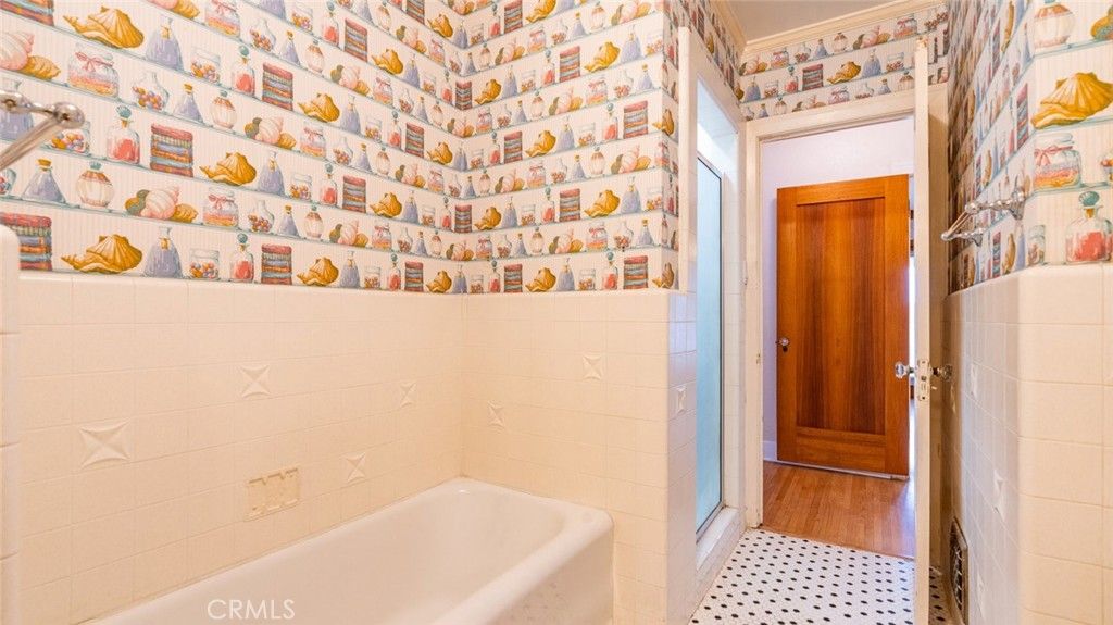 listing image 130725242367593886444