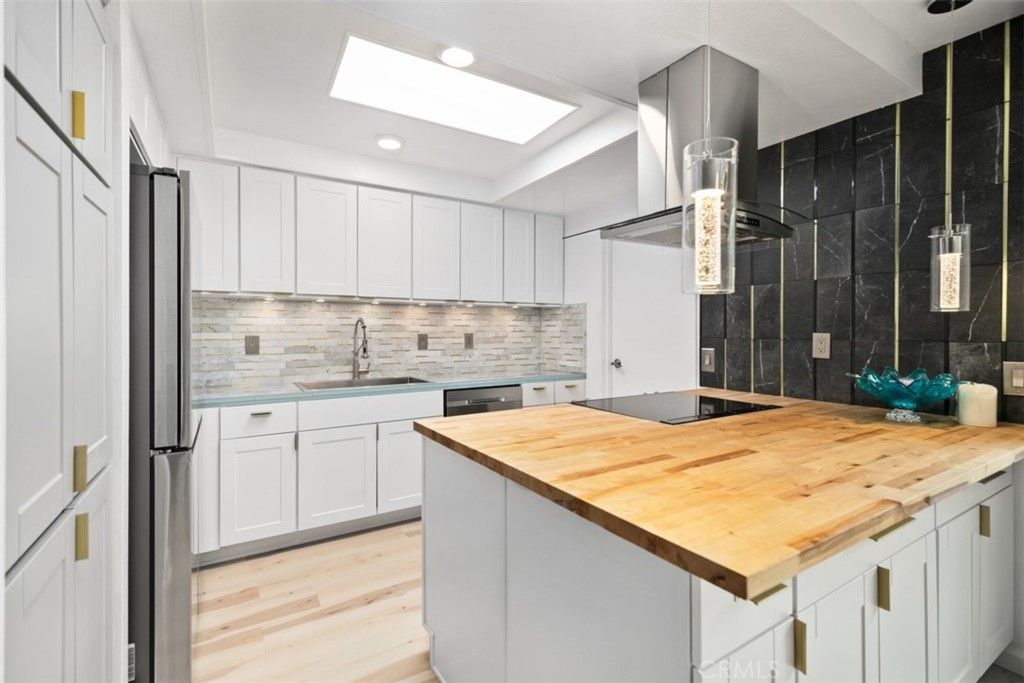 listing image 130729586203792333855