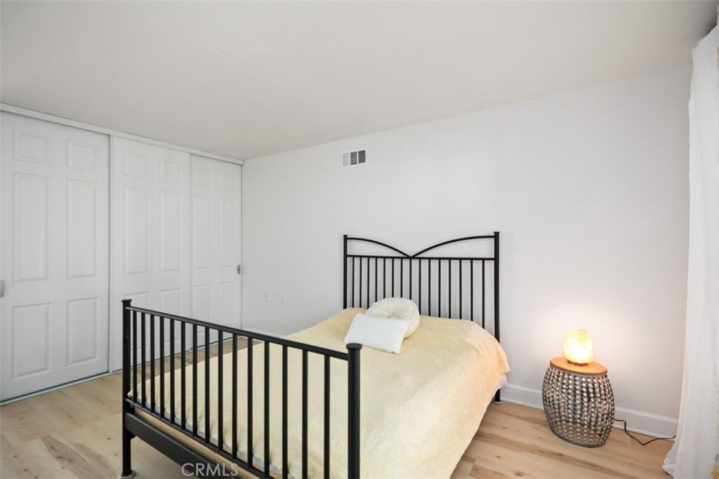 listing image 130722528822002093693