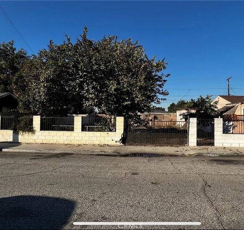 Photo of 203 W Reeve Street, Compton, CA 90220 (MLS # DW25010975) Photo of 203 W Reeve Street, Compton, CA 90220 (MLS # DW25010975)