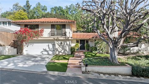 A home in North Tustin